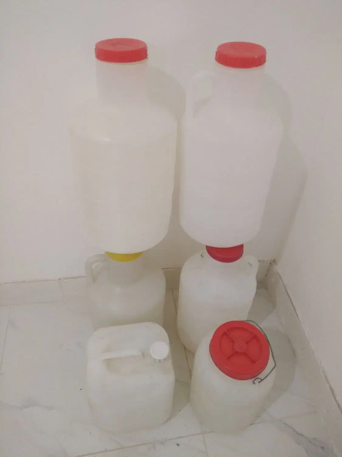 دبه خیار شور و 10 لیتری همه با هم 150 تومان|ظروف نگهدارنده، پلاستیکی، یکبارمصرف|تبریز, |دیوار