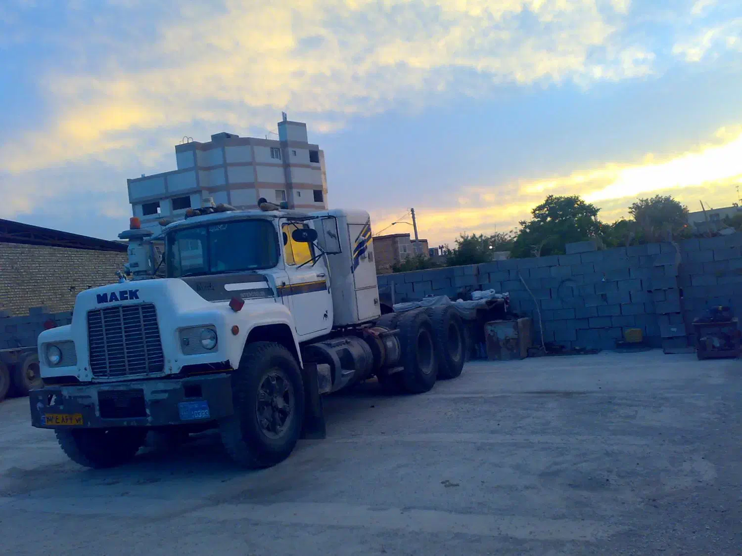 ماک کشنده|خودرو سنگین|ابریشم, |دیوار