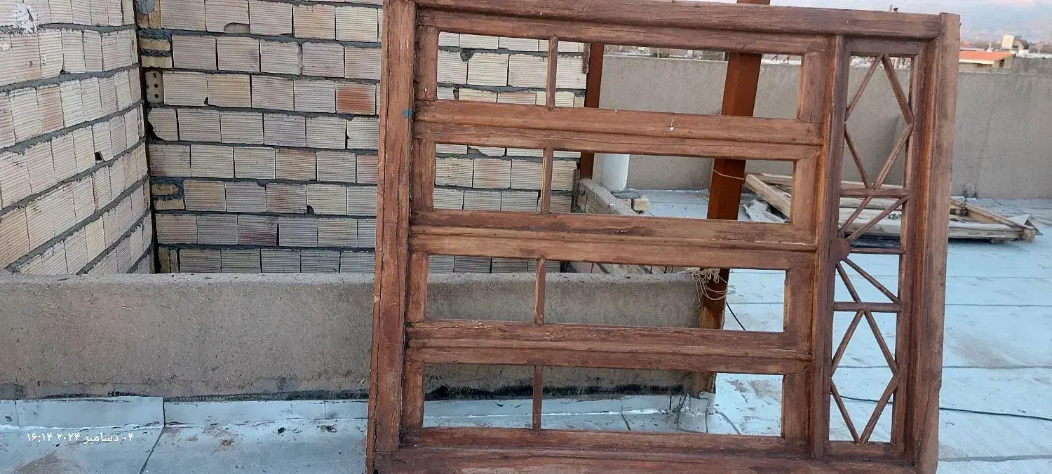 یک عدد درب حیاطی چوبی با دوعدد پنجره چوبی|مصالح و تجهیزات ساختمان|نیشابور, فضل|دیوار