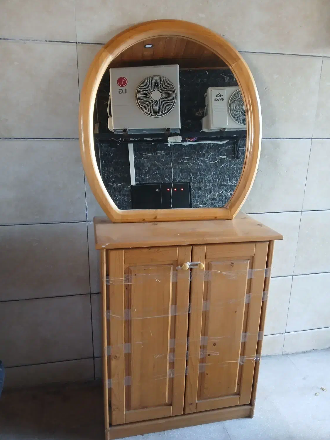 جاکفشی چوبی (چوب نراد) و آیینه با قاب چوب نراد|جاکفشی، کمد، دراور|نوشهر, |دیوار