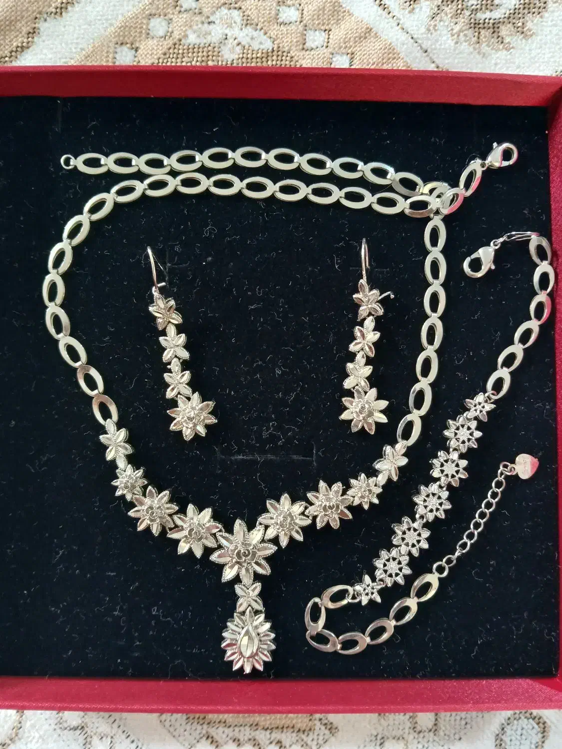 سرویس گردنبند استیل نقره ای|بدلیجات|نسیم‌شهر, |دیوار