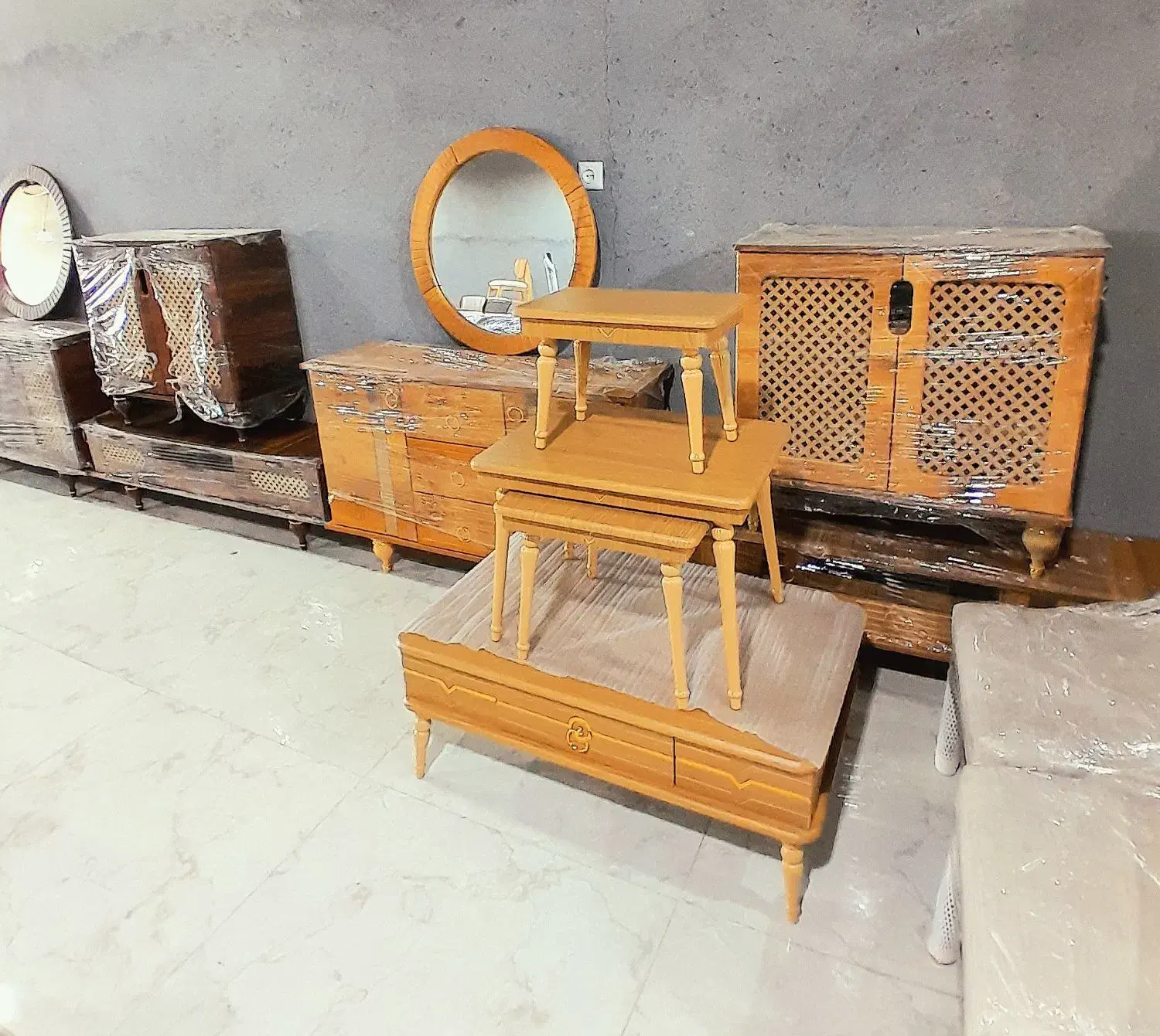 میز تلویزیون. ناهار خوری. و..|حراج|کاشمر, |دیوار