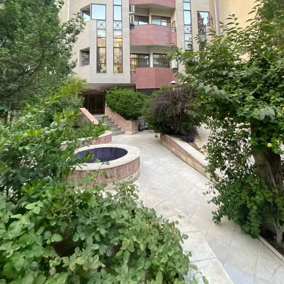 میرداماد شمالی ۲۰۰متر سه خوابه