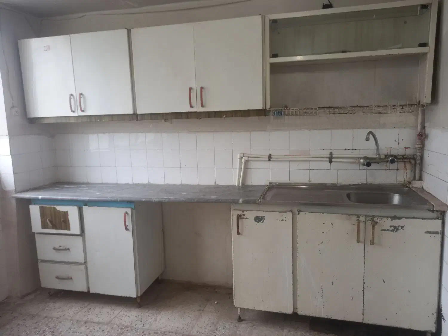 کابینت کارکرده|آب‌چکان و نظم‌دهنده ظروف|سبزوار, طبرسی (جعفرآباد)|دیوار