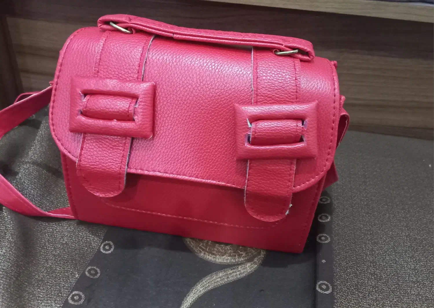 کیف قرمز نو|کیف، کفش، کمربند|میبد, |دیوار