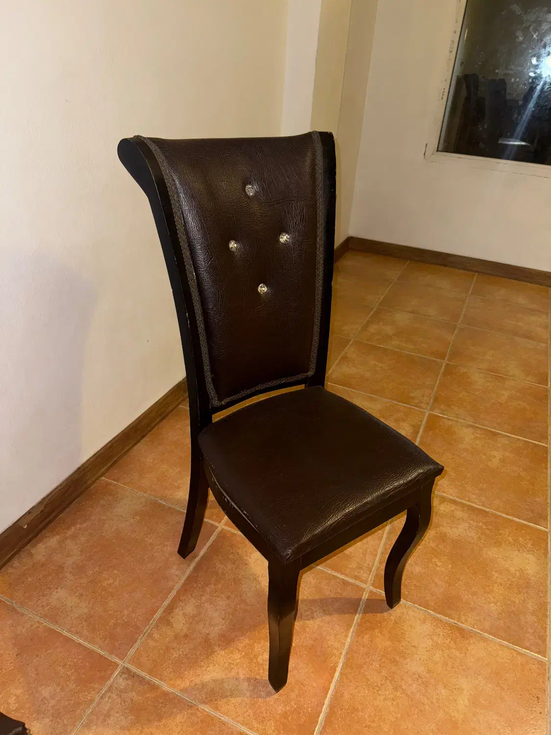 پنج عدد|صندلی و نیمکت|کیش, |دیوار