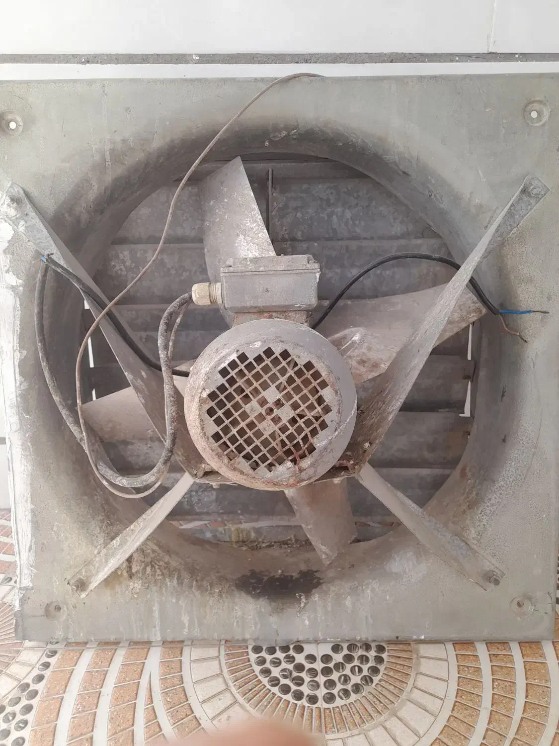 فن یا هواکش صنعتی|پنکه و تصفیه‌کنندهٔ هوا|کوهدشت, |دیوار