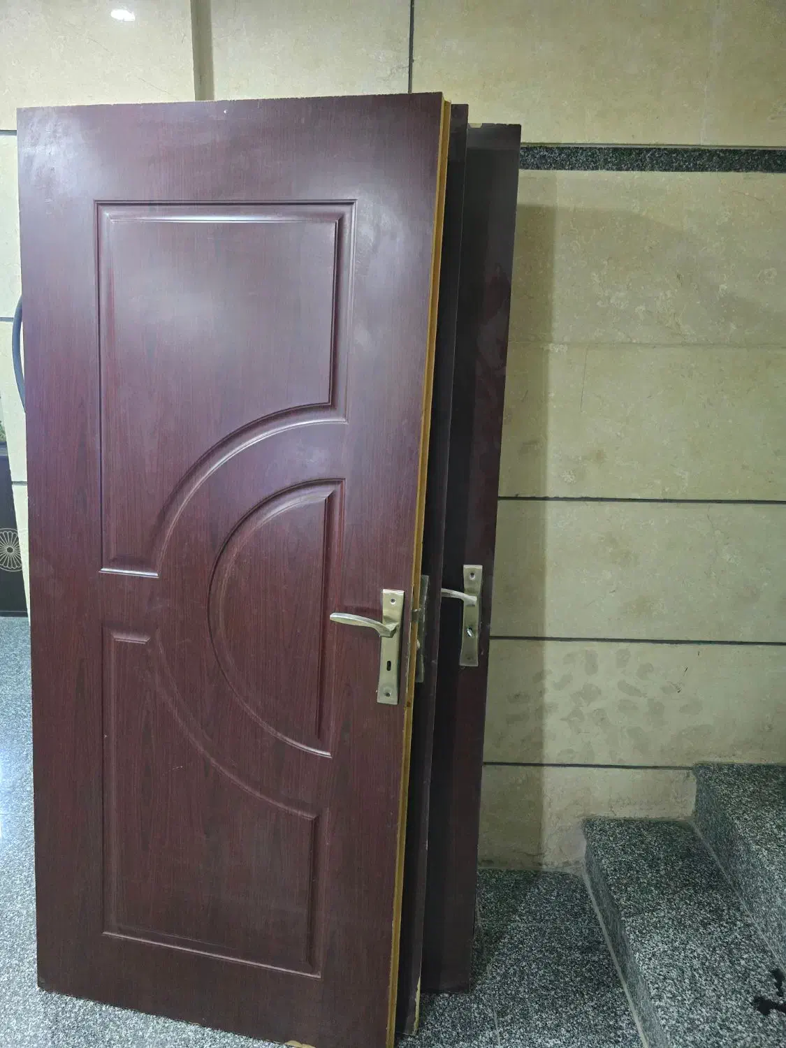 درب چوبی اتاقی درجه یک با قفل و دستگیره|مصالح و تجهیزات ساختمان|اهواز, کوی ملی راه|دیوار