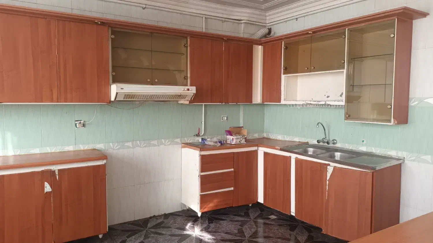 کاببنت آشپزخانه همراه هود و سینک ظرفشویی|آب‌چکان و نظم‌دهنده ظروف|زاهدان, |دیوار