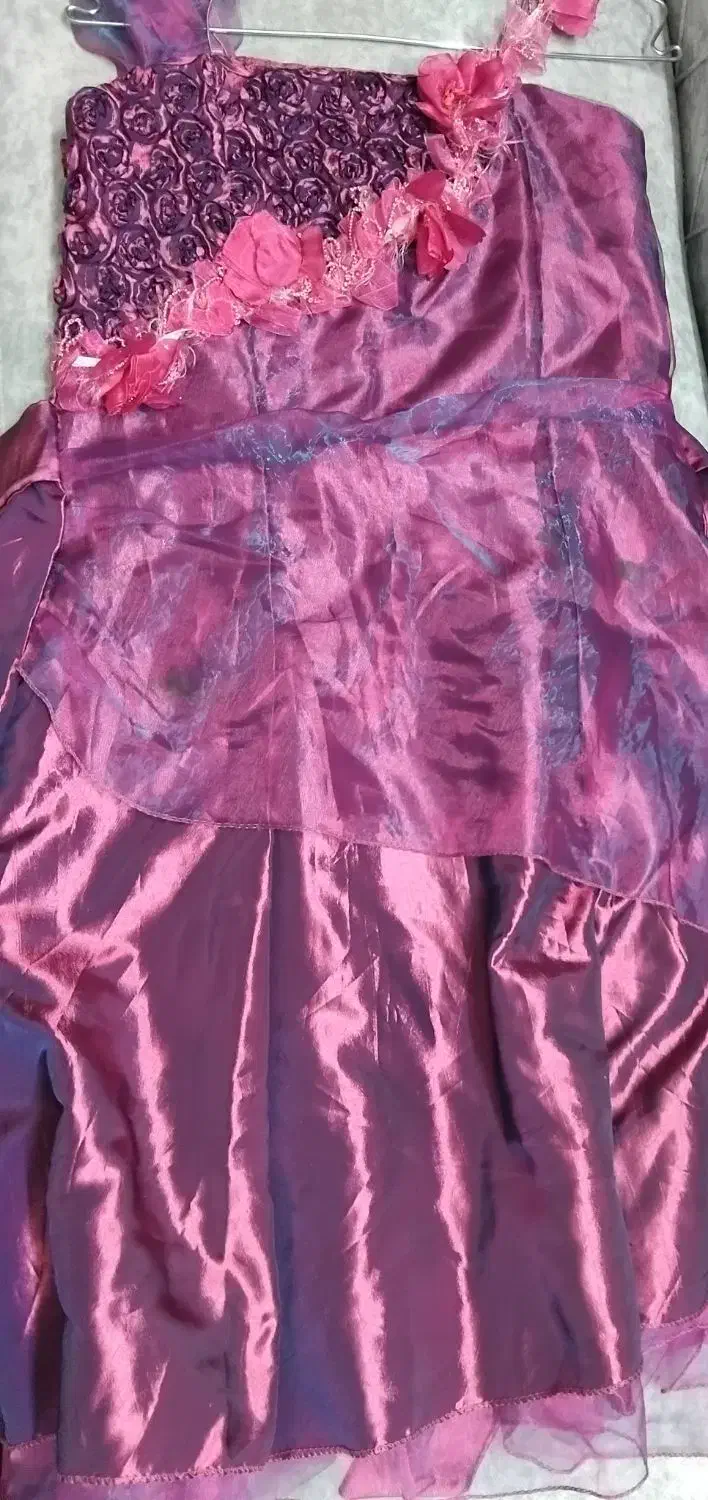 لباس مجلسی|لباس|ری, سرتخت|دیوار