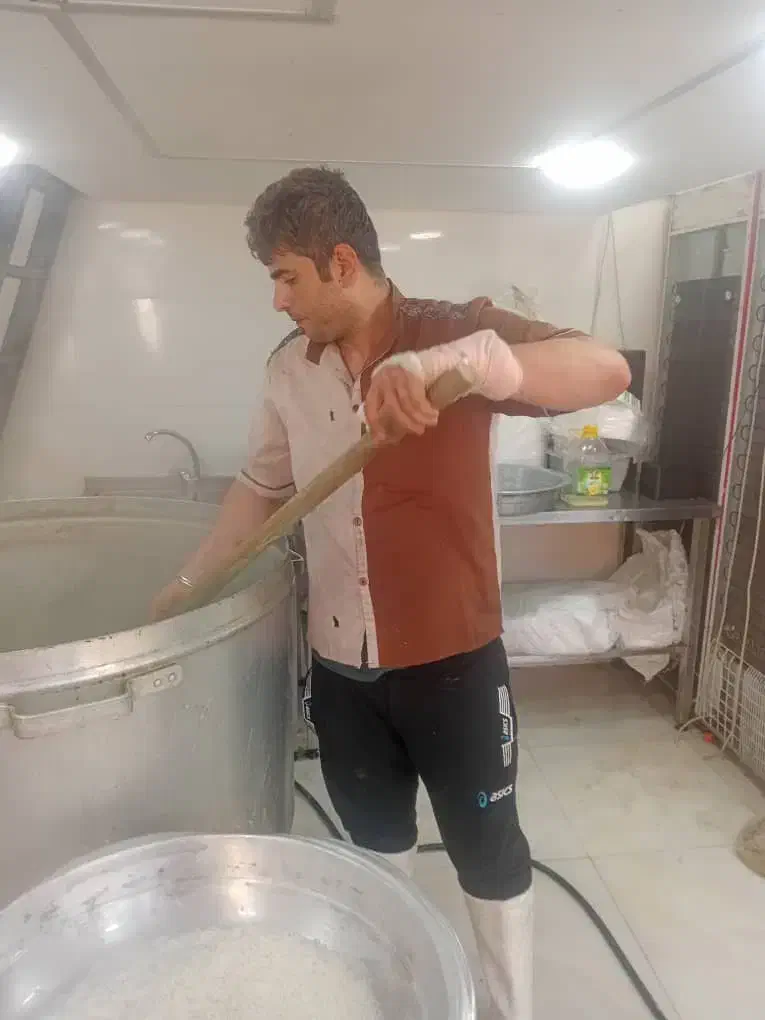 اشپز نیازمندیم|استخدام خدمات فروشگاه و رستوران|کرج, اخترآباد|دیوار