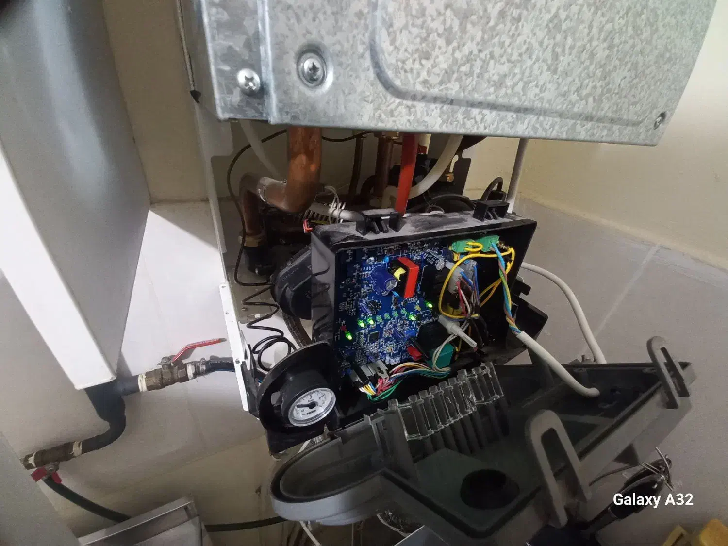 تاسیسات تعمیرکار نصب نصاب پکیج شیرآلات لباسشویی|خدمات پیشه و مهارت|پرند, فاز ۶|دیوار