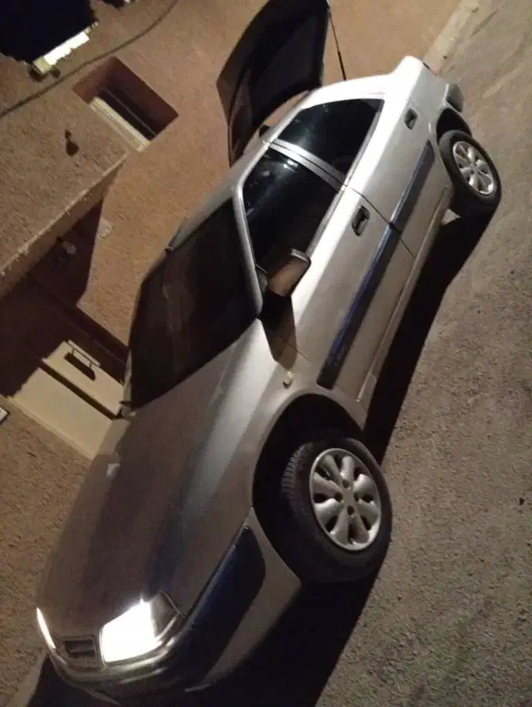 زانتیا ۸۳نقره ای|خودرو سواری و وانت|اصفهان, باغ فدک|دیوار