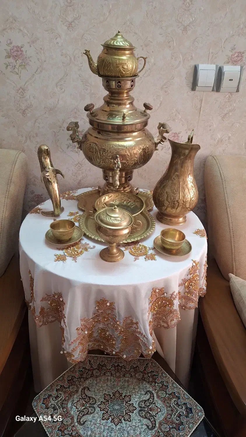 ست سماور برنجی تزیینی با میز|صنایع دستی و سایر لوازم تزئینی|مشهد, کوی المهدی|دیوار