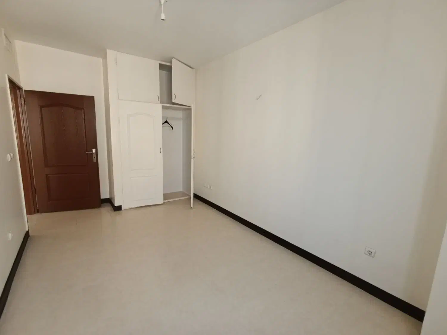 اجاره سه خواب 135 متری میدان دریاچه