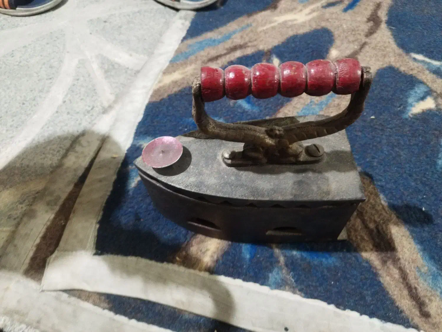 اتوزغالی قدیمی|کلکسیون اشیاء عتیقه|اصفهان, شهرک میلاد|دیوار