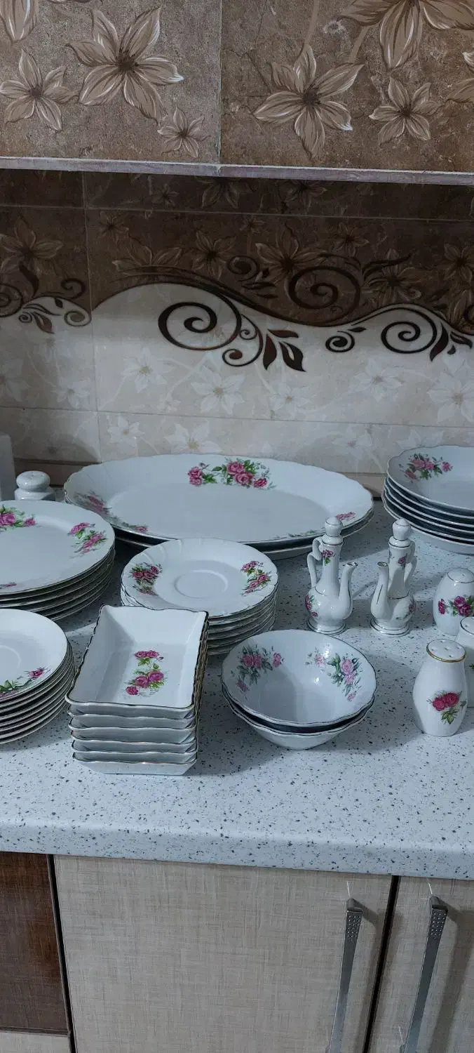 مقداری وسایل|ظروف سرو و پذیرایی|ارومیه, |دیوار