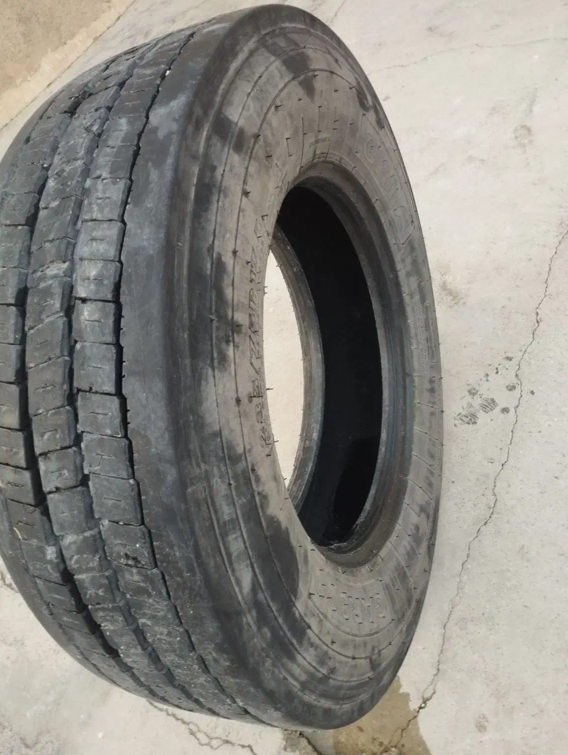 فروش یک عدد تایر تیوپ لس|قطعات یدکی و لوازم جانبی|جهرم, |دیوار