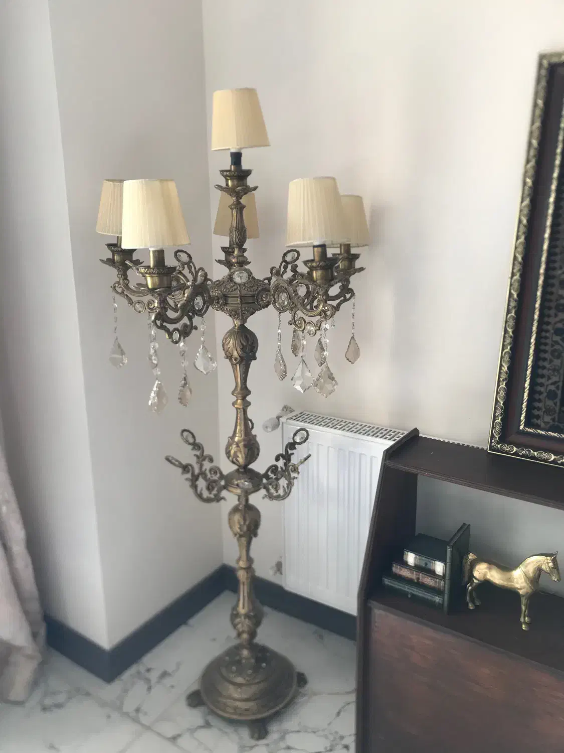 کنار سالنی برنز|چراغ خواب و آباژور|گرمدره, |دیوار