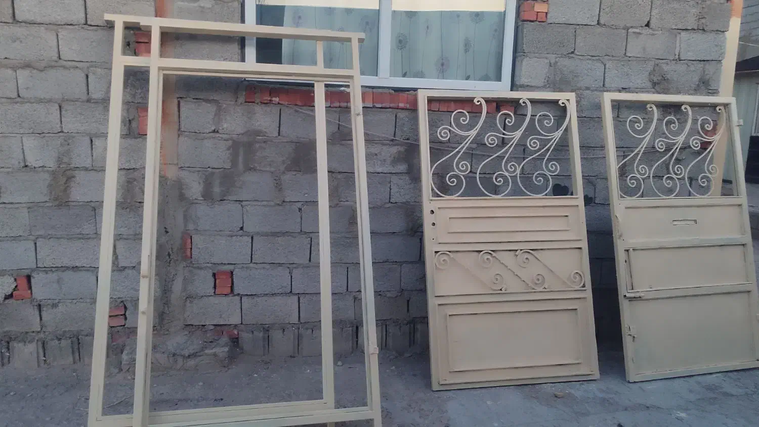 درب آهنی مستحکم درب حیات|مصالح و تجهیزات ساختمان|ورزقان, |دیوار