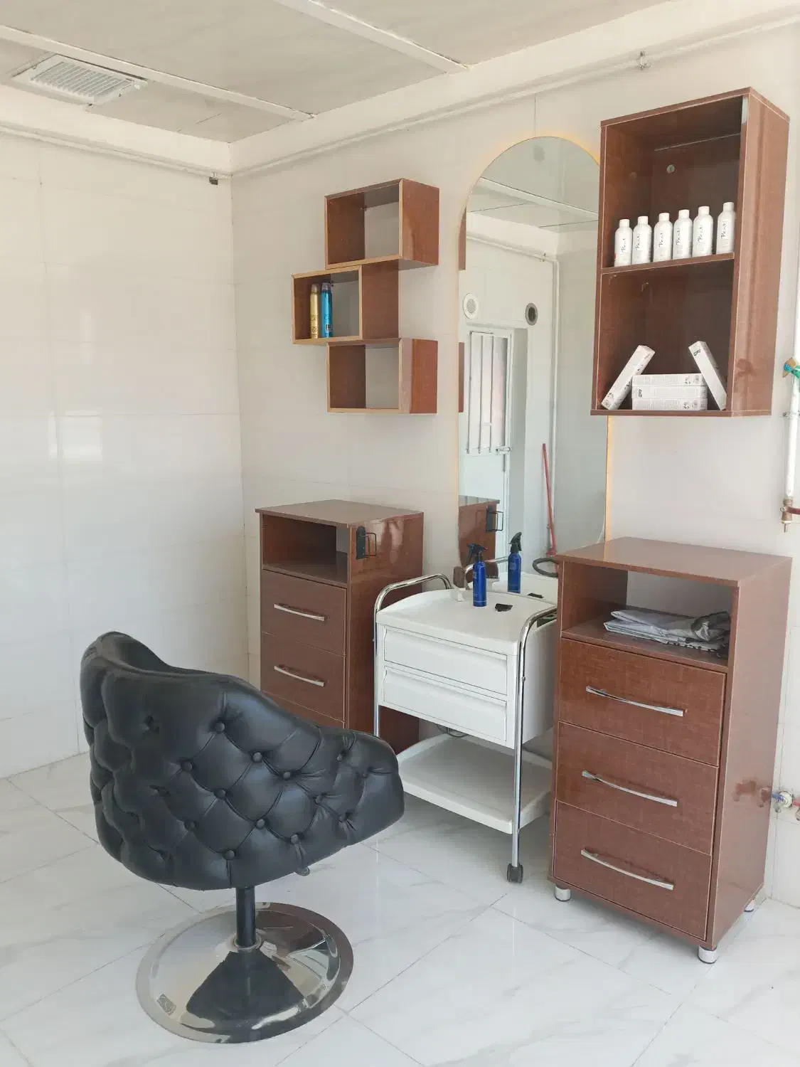 لوازم ارایشگاه|آرایشگاه و سالنهای زیبایی|دالاهو, |دیوار