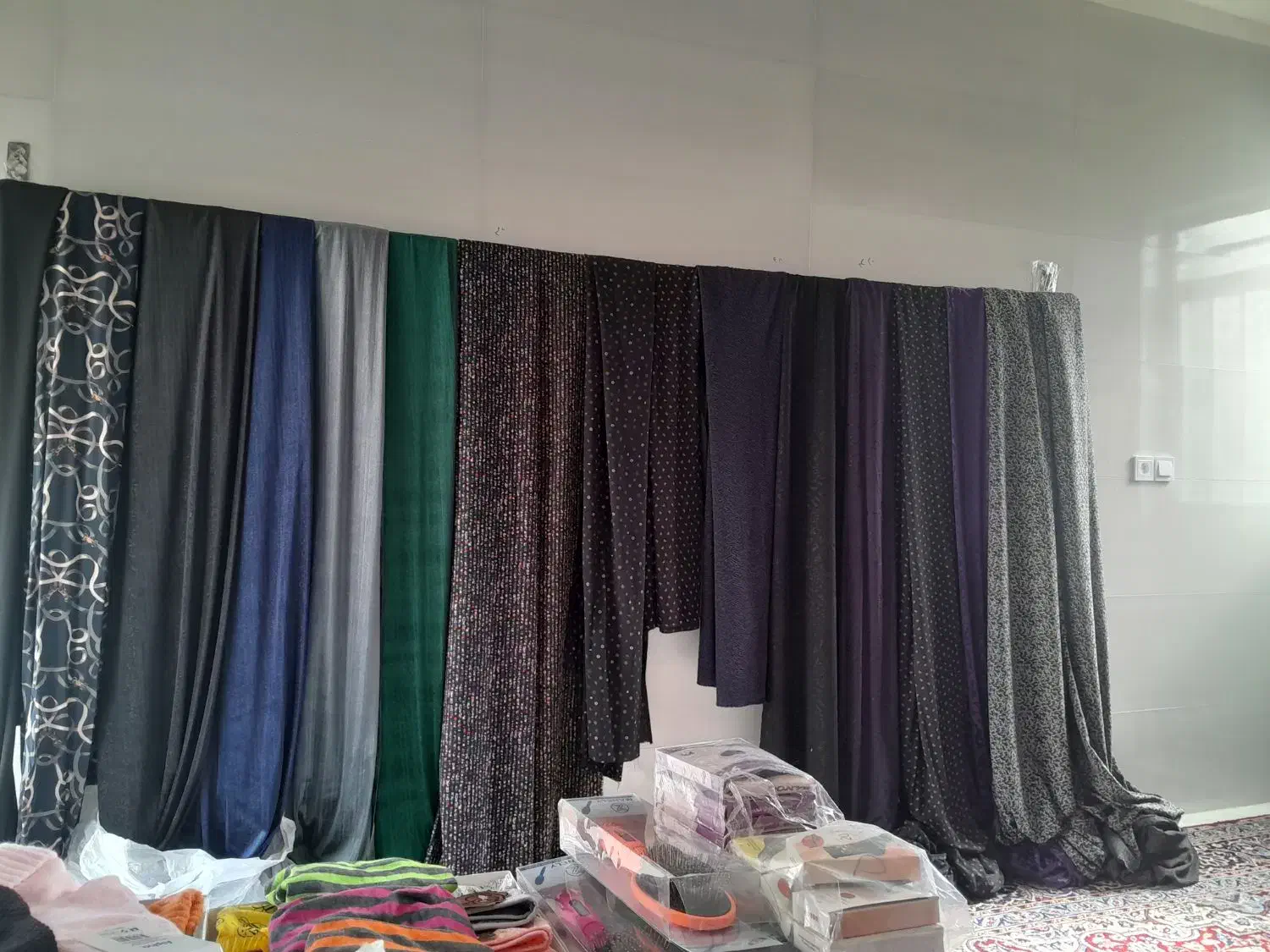 انواع پارچه وحوله ادرس پایین آگهی|لباس|کوهدشت, |دیوار