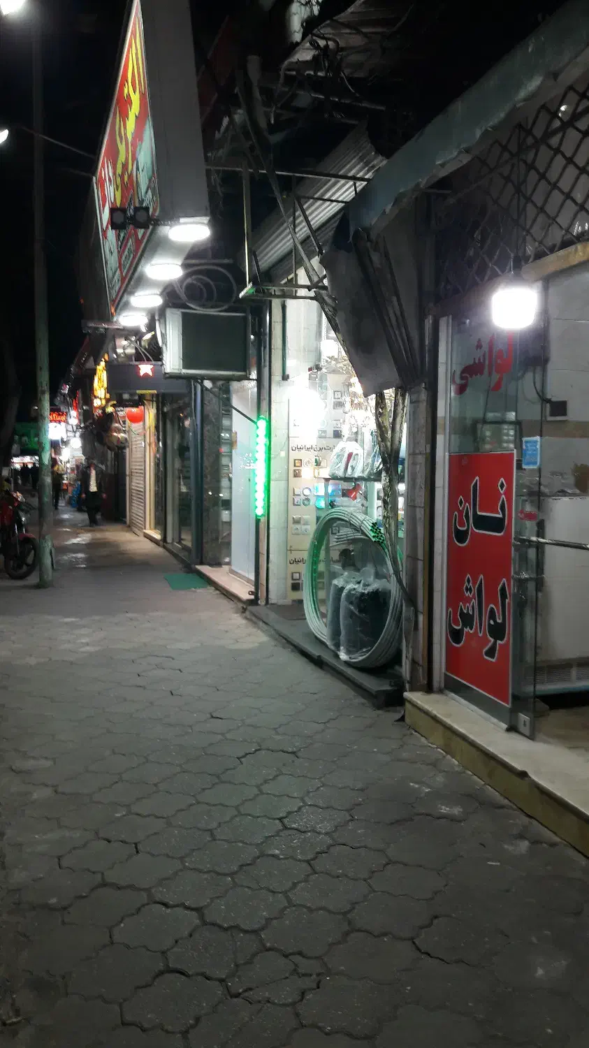 مغازه 18 متر خیابان اصلی دانای علی به بیستون|فروش مغازه و غرفه|رشت, چمارسرا|دیوار