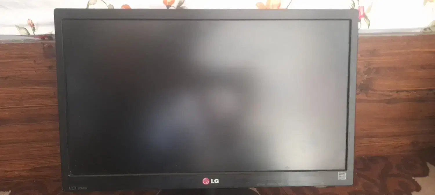 مانیتور ۲۰LED اینچ ال جی سالم و با ضمانت|قطعات و لوازم جانبی رایانه|رشت, نظری|دیوار