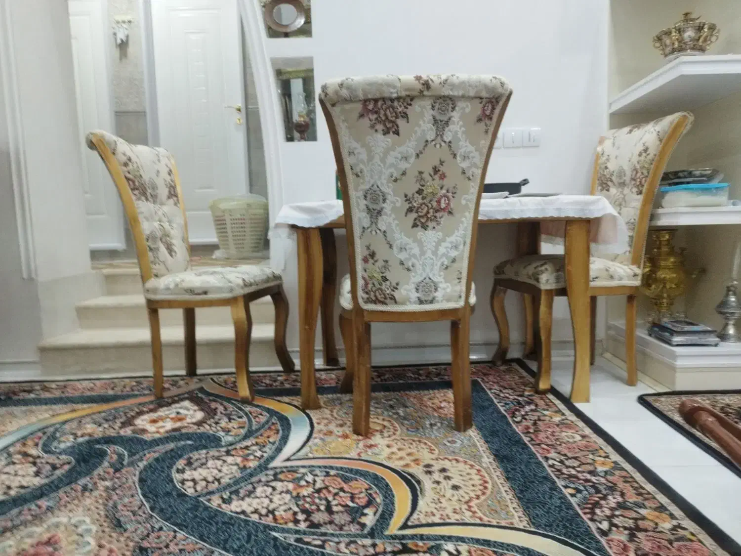 مبل نه نفری سلطنتی همراه با میز غذاخوری چهار نفره|مبلمان خانگی و میز عسلی|میاندوآب, |دیوار