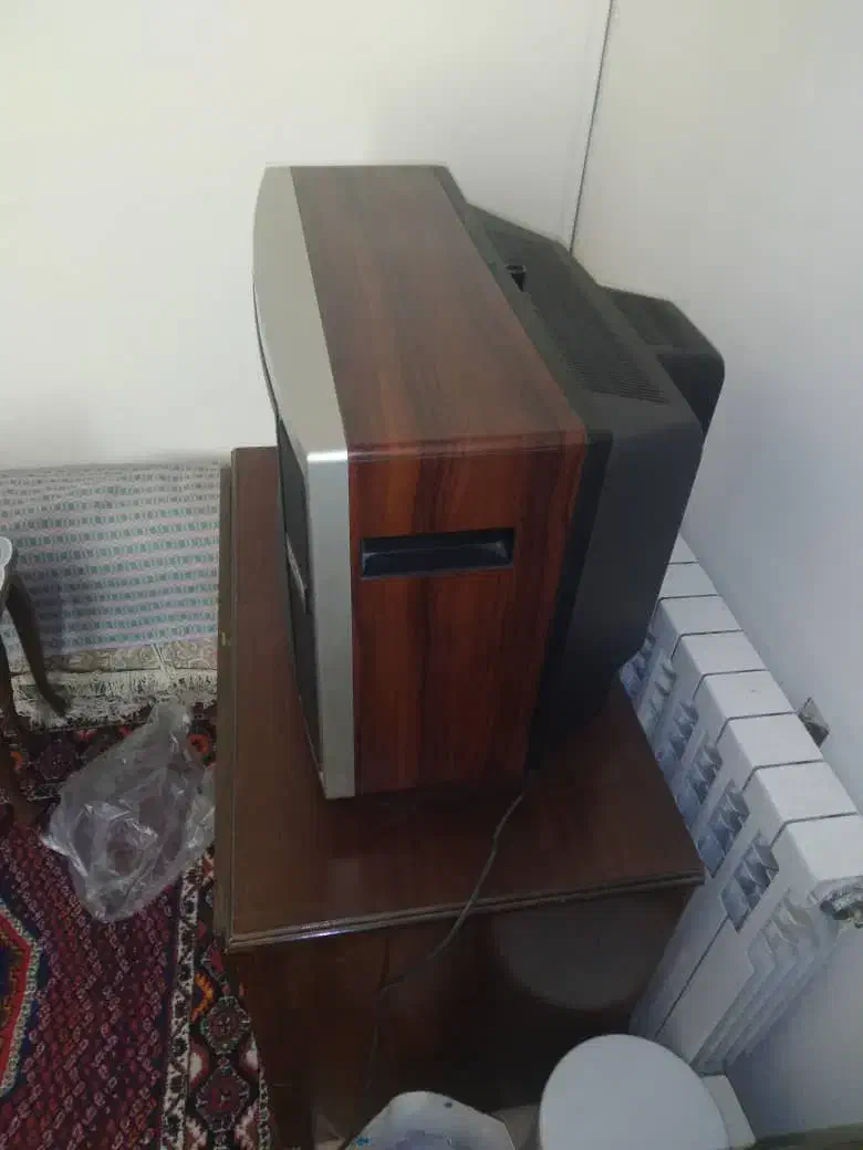 تلویزیون سونی چوبی|کلکسیون اشیاء عتیقه|انار, |دیوار