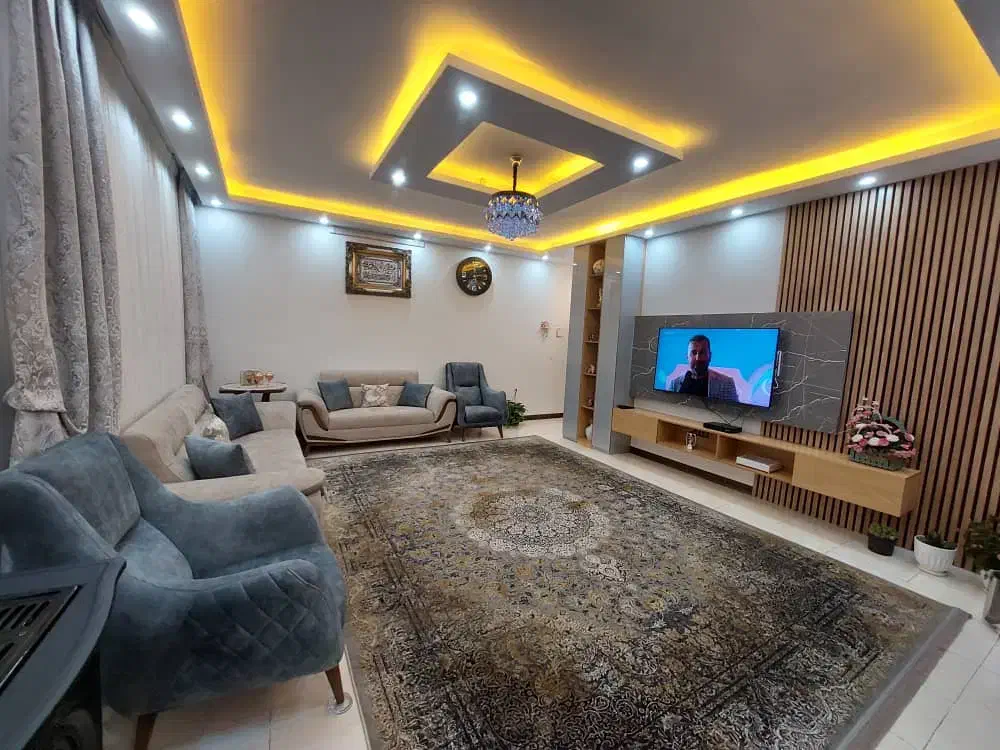 لوستر کنترلی وسط حال درجه یک درحد نو وارداتی|لوستر و چراغ آویز|ورامین, ورامین|دیوار