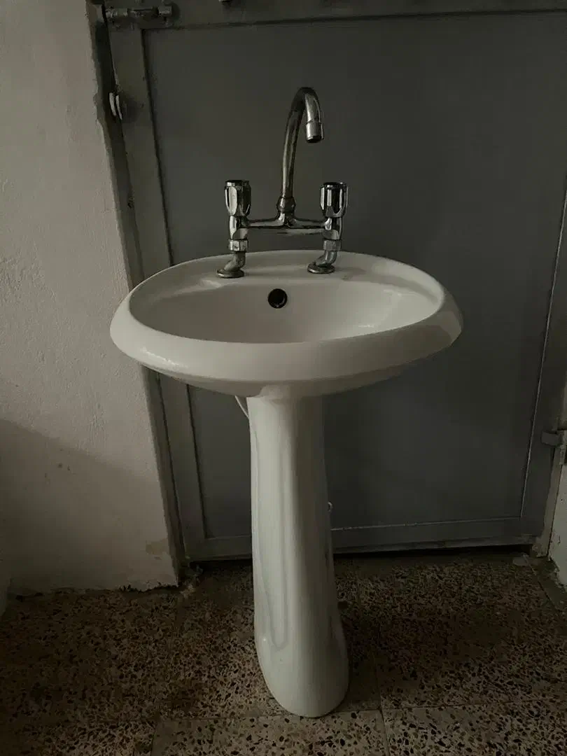 روشویی با شیرآب|لوازم سرویس بهداشتی|آستارا, |دیوار