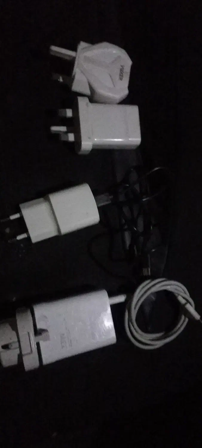 ۴ عدد شارژر سالم.|لوازم جانبی موبایل و تبلت|قم, میرزائیه|دیوار