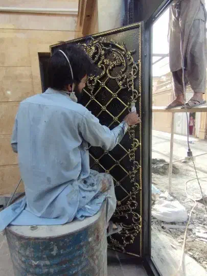 خدمات رنگ آمیزی درب حیاط و ساختمان|خدمات پیشه و مهارت|زاهدان, |دیوار