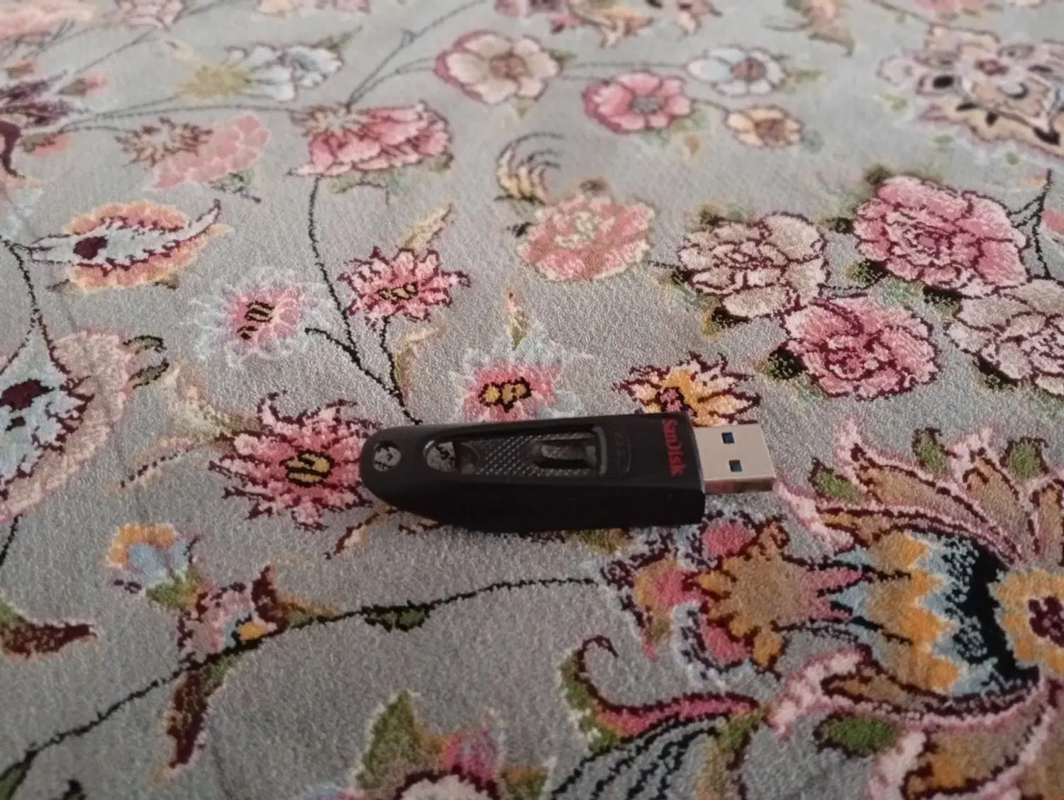 فلش ۳۲ گیگ سان دیسک|قطعات و لوازم جانبی رایانه|کامیاران, |دیوار