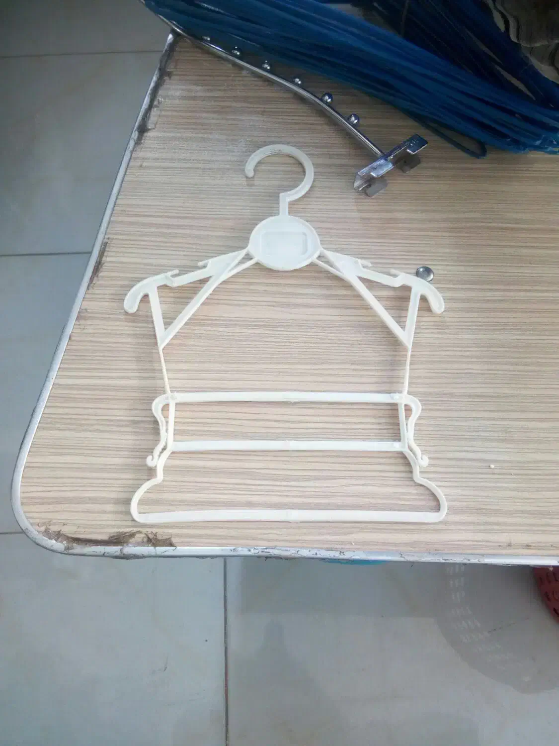 چوب لباسی آهنی و پلاستیکی تعداد بالا|لباس|نیشابور, شهرک ولیعصر|دیوار