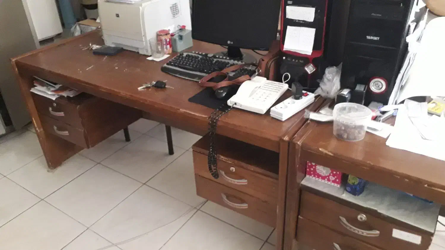 صندلی .میز .کمد فلزی بایگانی.یخچال|دفتر کار|لار, |دیوار