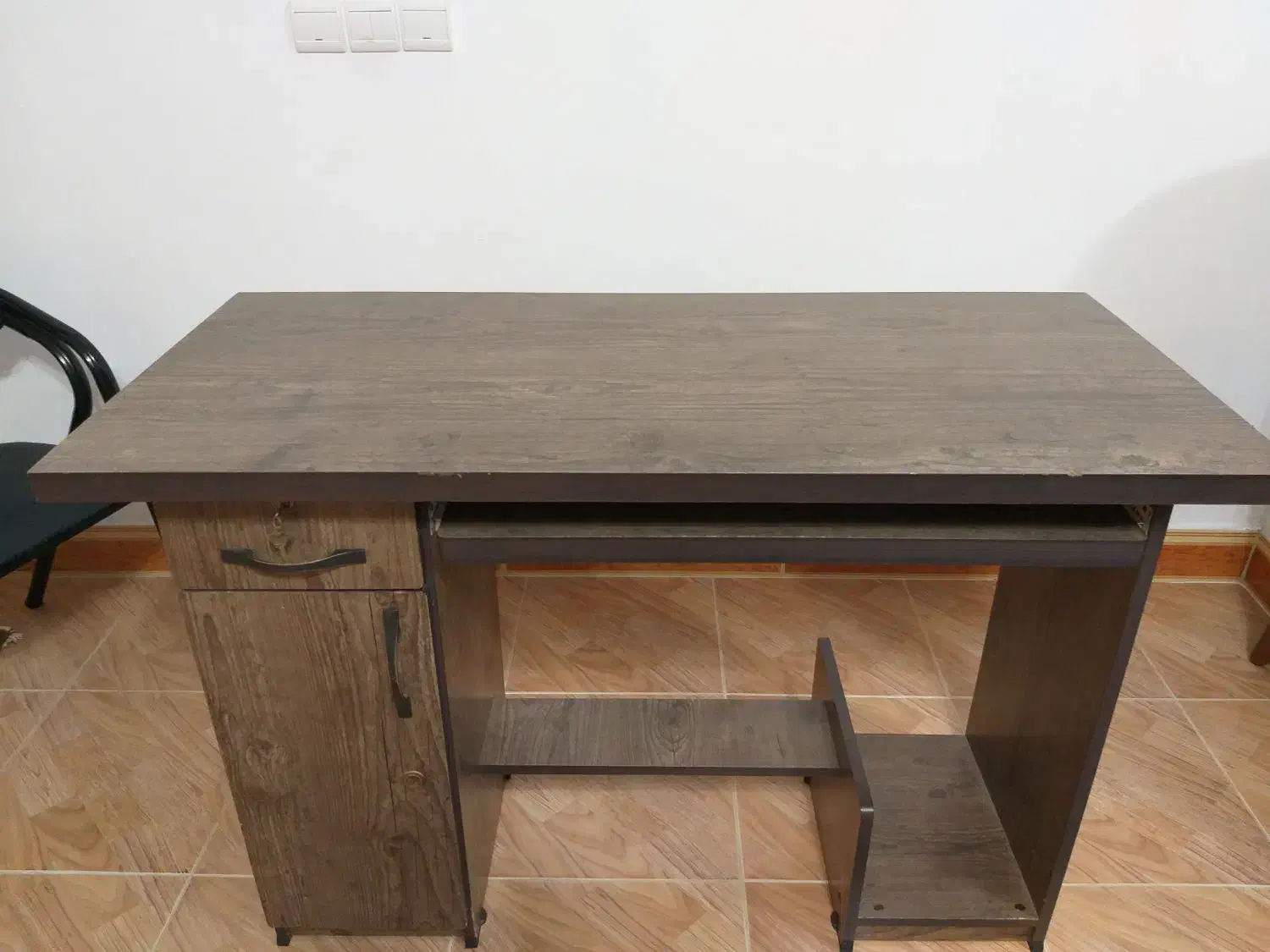 میز کامپیوتر|میز تحریر و کامپیوتر|صومعه‌سرا, |دیوار