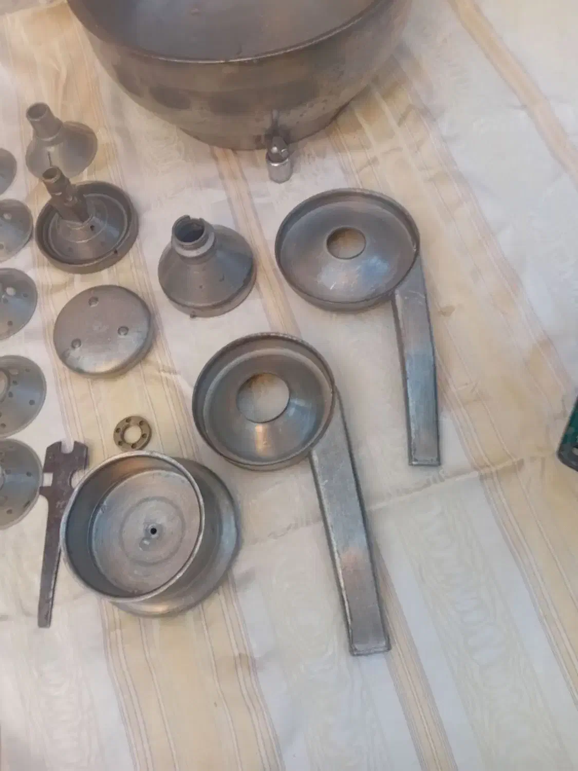 چرخ شیر دستی|ماشینآلات صنعتی|اسفراین, |دیوار