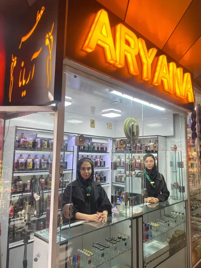 فروشنده خانم جهت عطر (با حقوق و مزایا خوب)|استخدام بازاریابی و فروش|تهران, صادقیه|دیوار