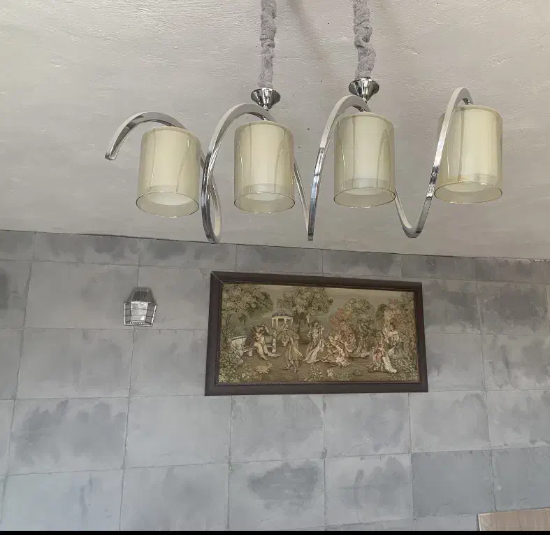 لوستر|لوستر و چراغ آویز|شیراز, مبعث|دیوار