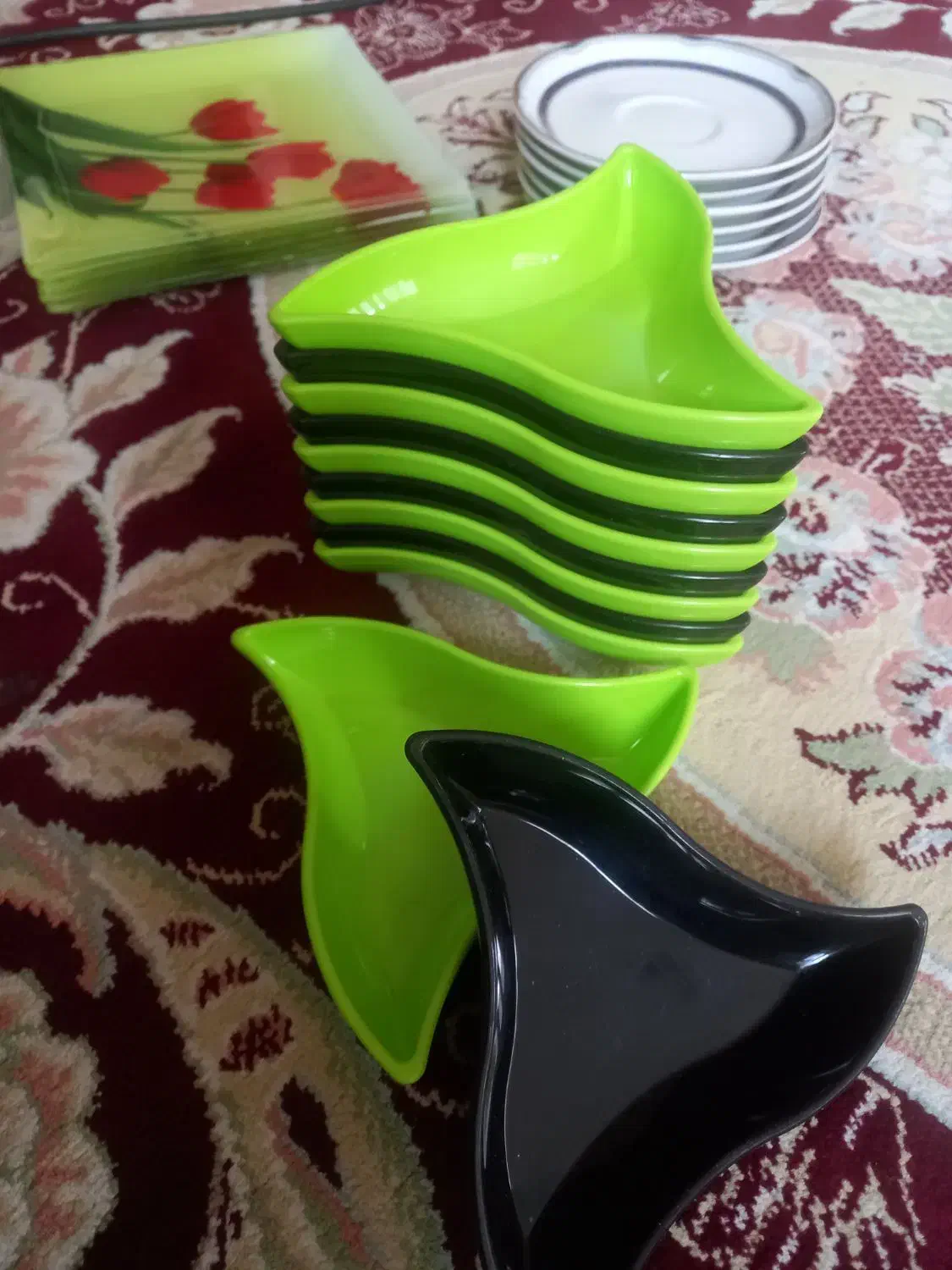 یازده جای ژله و شیش عدد میوه خوری|ظروف سرو و پذیرایی|بیجار, |دیوار