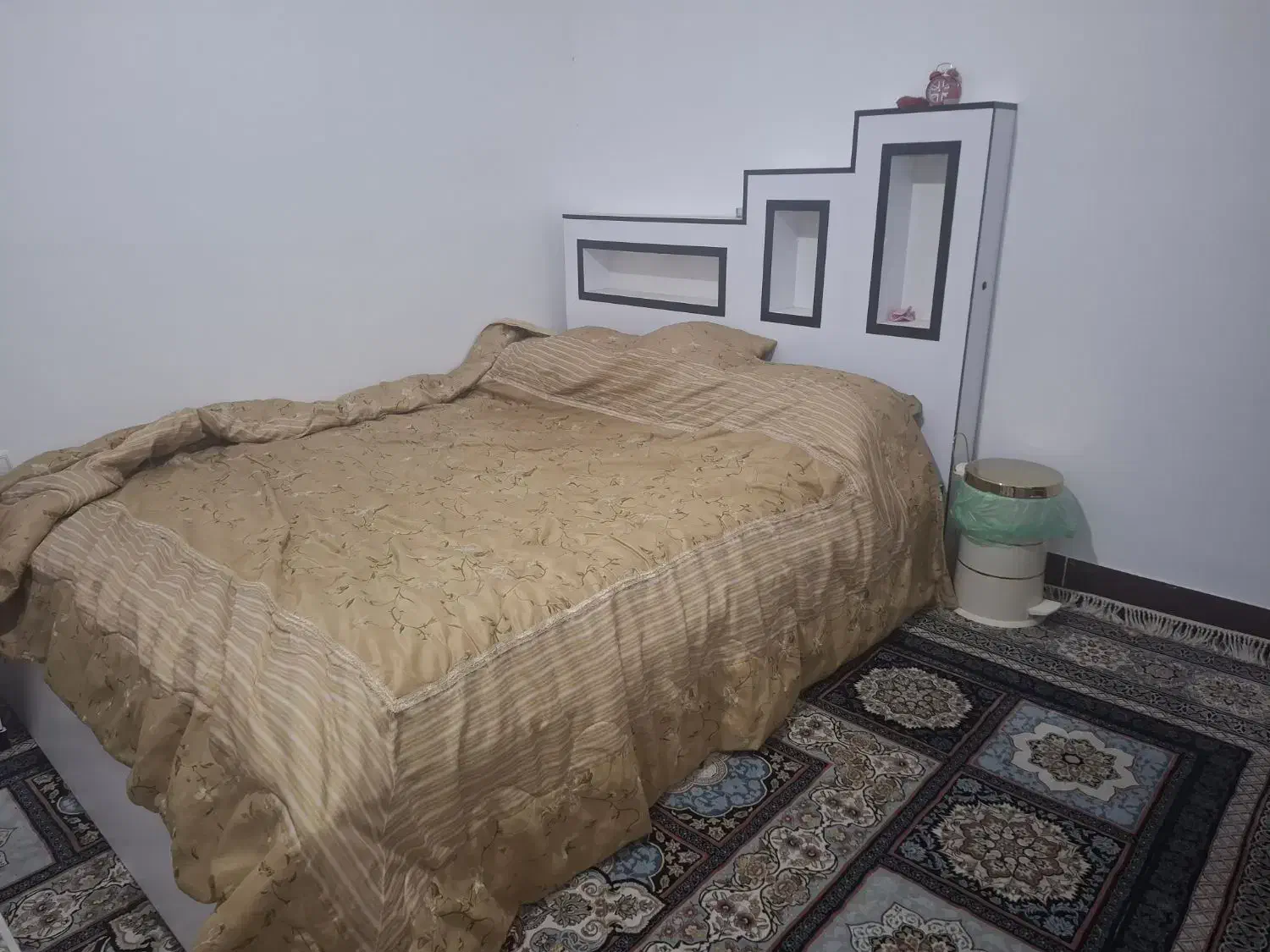 تخت خواب و تشک و میز و اینه|تخت و سرویس خواب|کوهدشت, |دیوار
