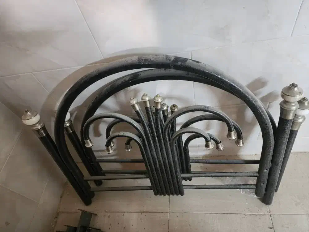 تخت یک نفره فلزی با کفی فلزی|تخت و سرویس خواب|شیراز, کوی قضات|دیوار