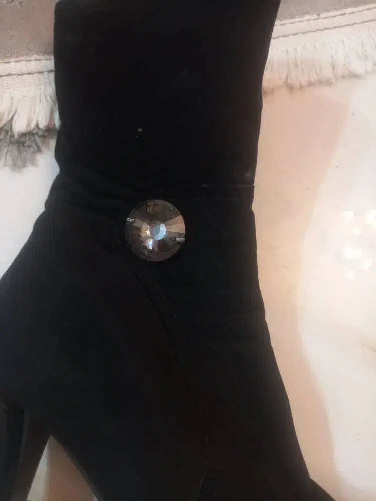 3عدد بوت|کیف، کفش، کمربند|پرند, فاز ۶|دیوار