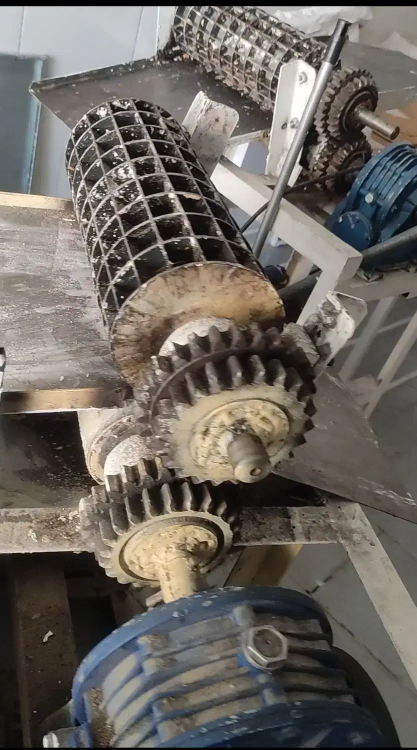 داغ زن، دیگ گز ،چرخ سوهان|ظروف پختوپز|اصفهان, حصه شمالی|دیوار