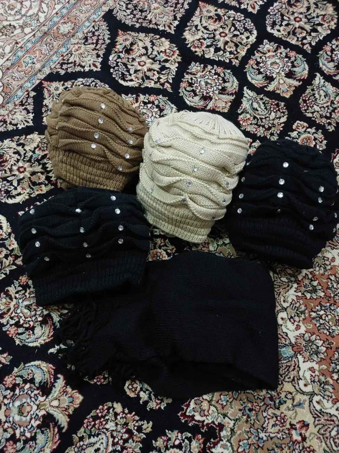 کلاه و شال گردن|لباس|سبزوار, باهنر|دیوار