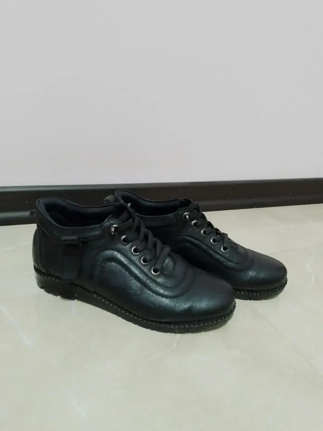 کفش واکس خور|کیف، کفش، کمربند|هشتگرد, هشتگرد قدیم|دیوار