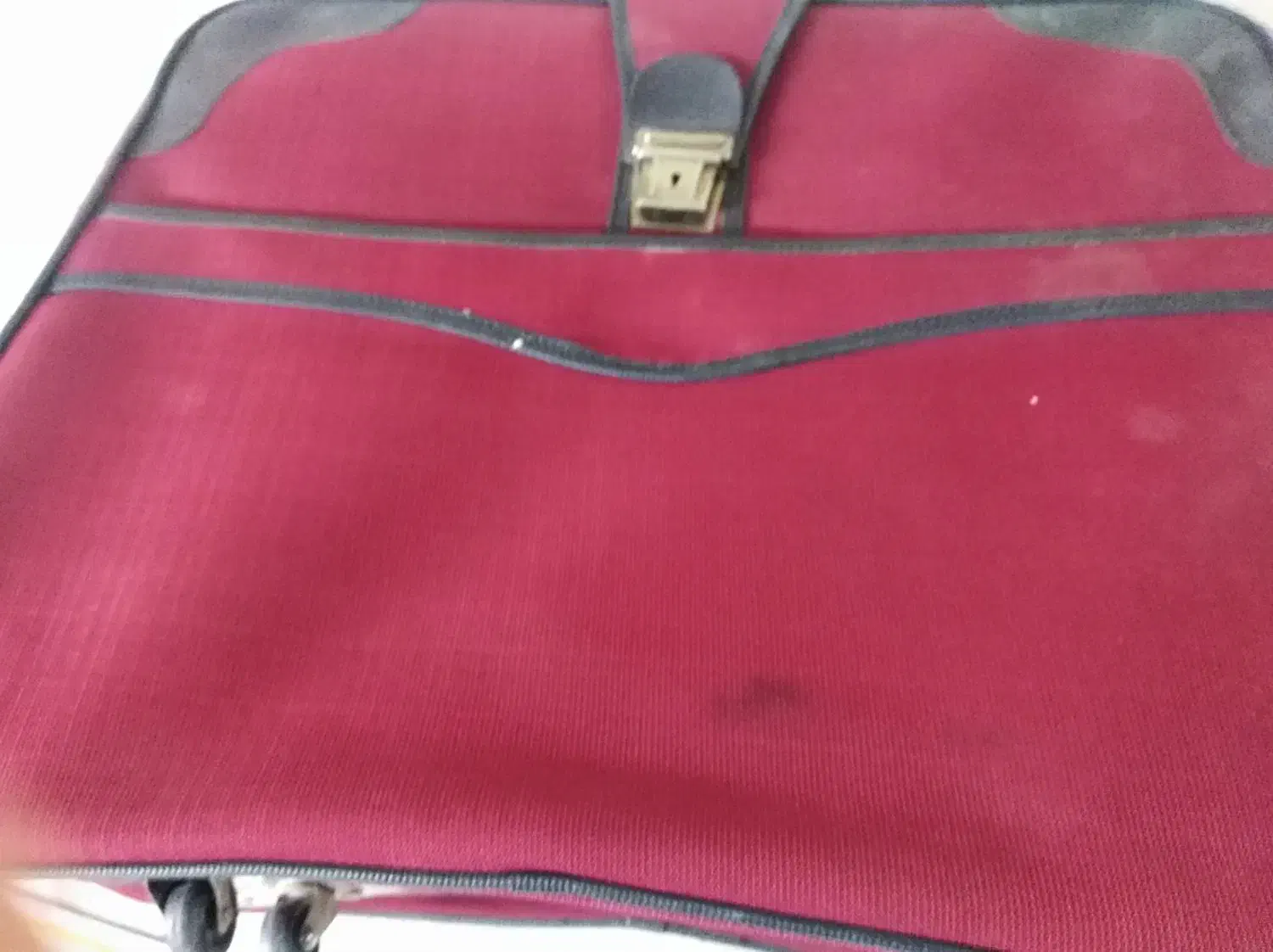 یک عدد چمدان قدیمی سالم در حدنو|کیف، کفش، کمربند|کرمان, |دیوار