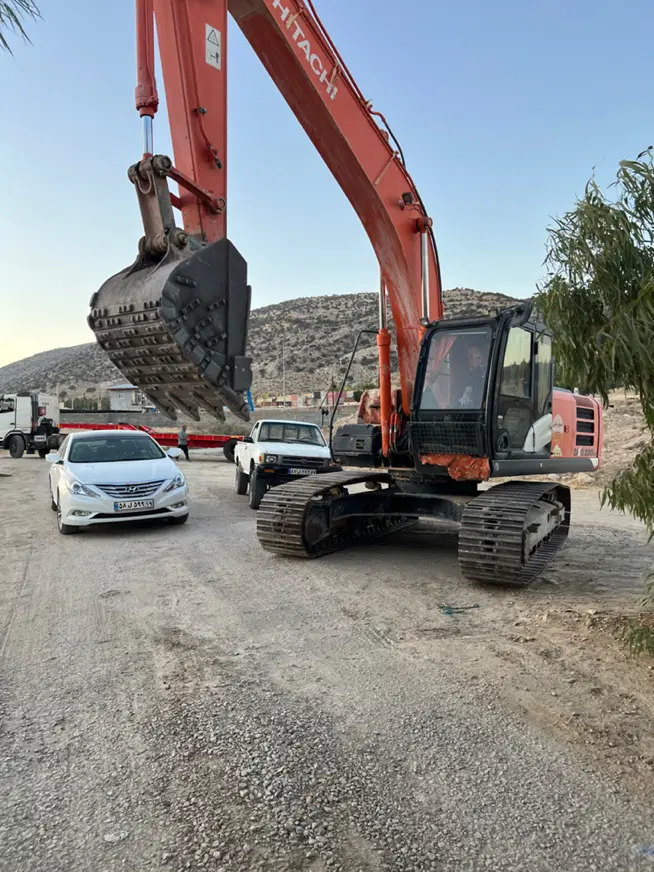 بیل مکانیکی زنجیری هیتاچی ۲۲۰|خودرو سنگین|تهران, ولنجک|دیوار